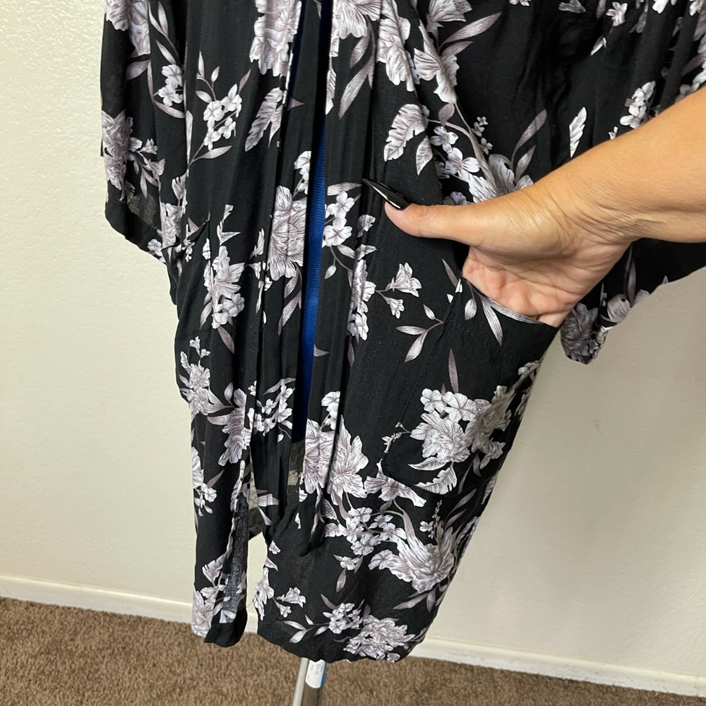 Spiritual Gangster Black Floral Robe Wrap … - Picture 7 of 12